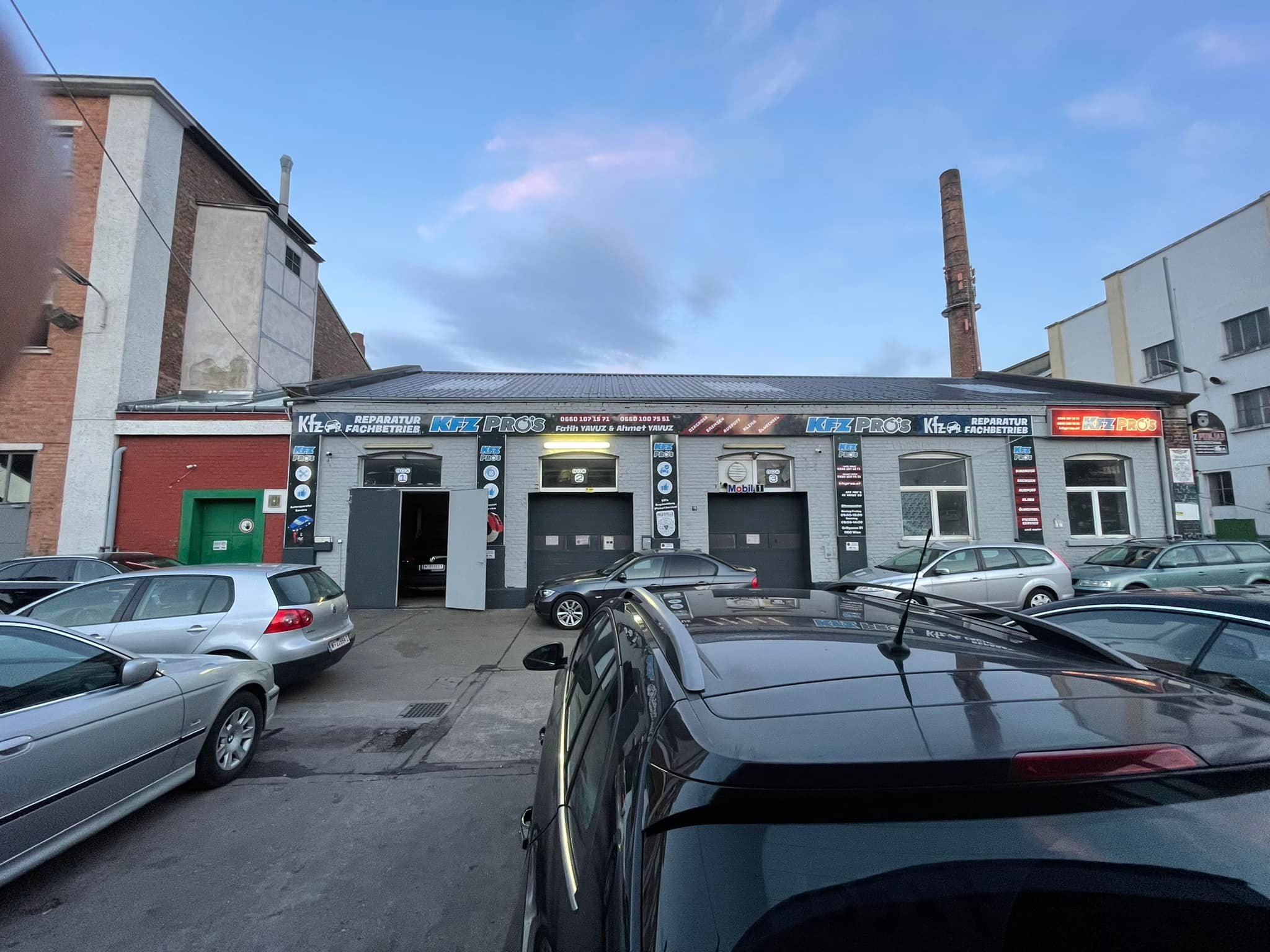 KFZ Pros Werkstatt - Professionelles Team bei der Arbeit